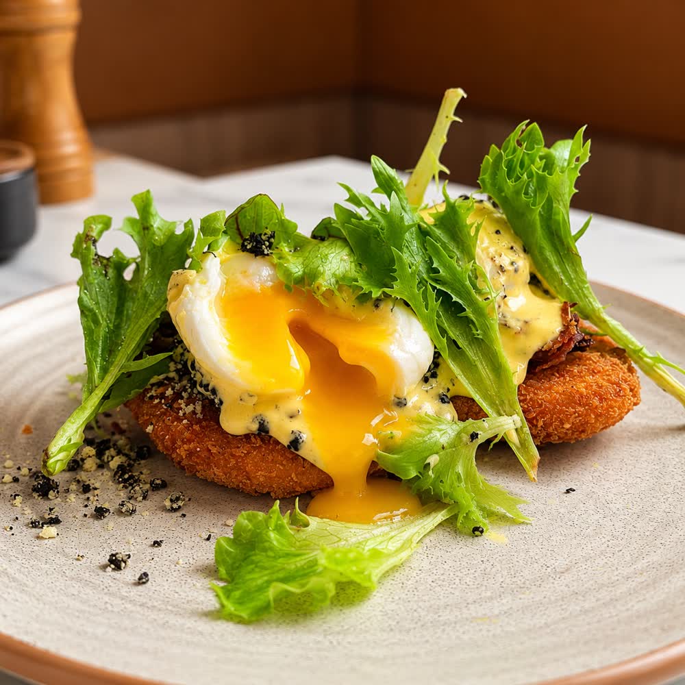 Eggs Benedict at Riché cafe Richmond